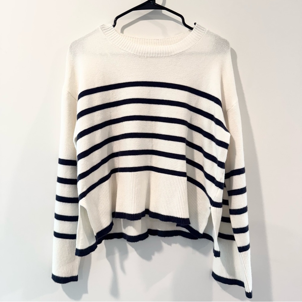 Classic Striped Scoop Neck Sweater - White & Navy